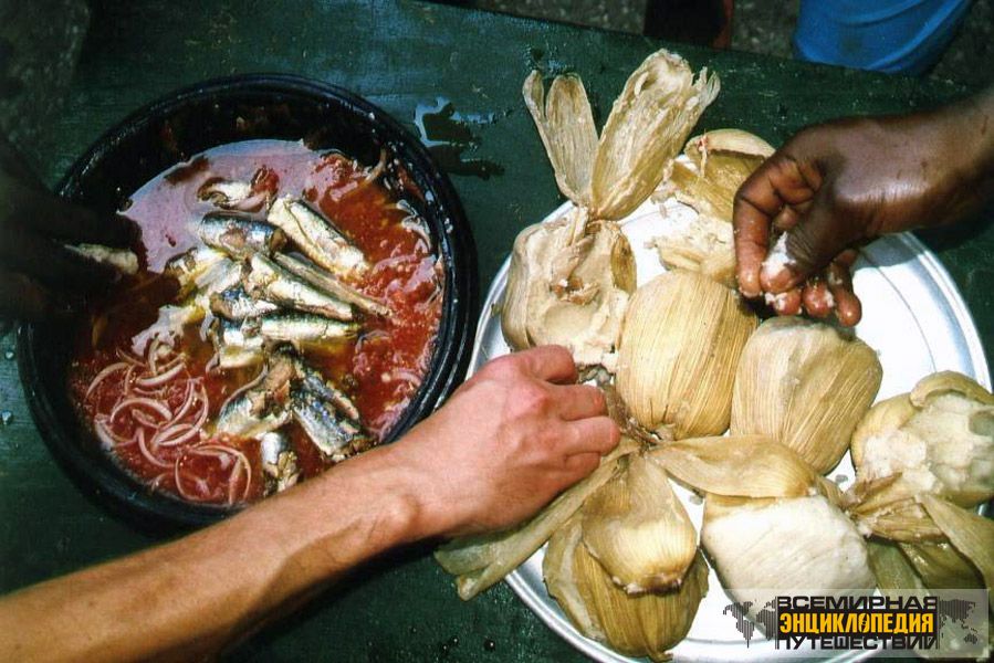 С кухней Ганы почитатели Всемирного Кулинарного Путешествия уже начали знакомиться, закусывая свежей речной рыбой вместе с Валерием Максютой. Теперь о лидерах "народного рейтинга" - кенке и банку