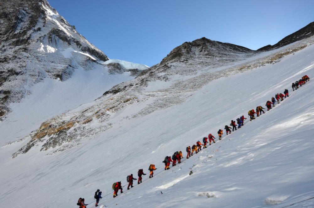 В конце лета 2019 Associated Press сообщил о решении властей Непала ужесточить правила для альпинистов, которые собираются покорить Эверест