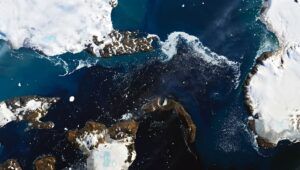 Тающая Антарктида грозит затоплением Санкт-Петербургу